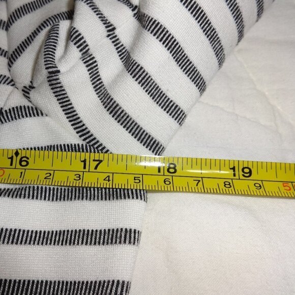 Tahari  white with black stripes knit jacket/ blazer size M, two front pockets - Picture 8 of 9